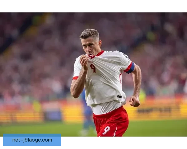 莱万多夫斯基在世界杯对阵热刺时防守端的价值与贡献全面评估